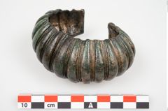 Foto von Bronzemelonenarmreif (NHMW-PRAE-026165)